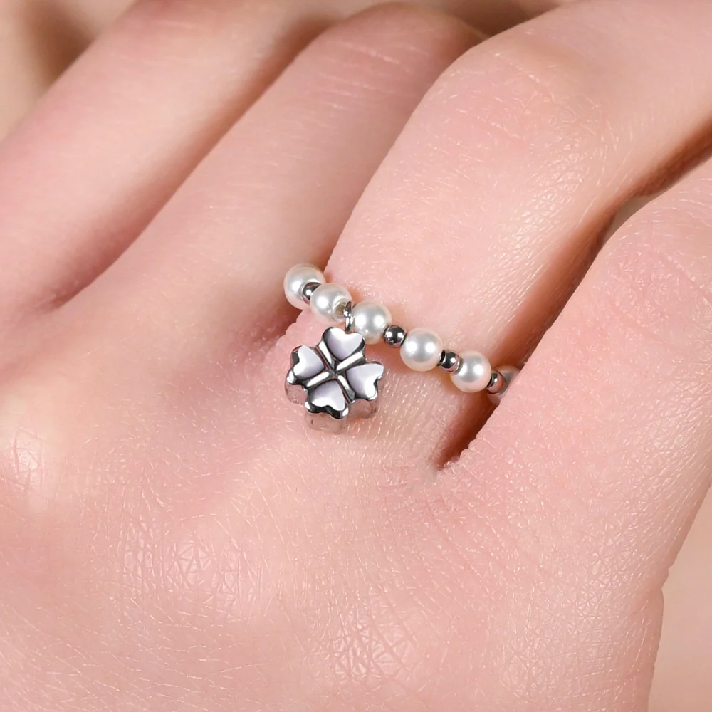 ANELLO DONNA IN ACCIAIO CON PERLE SINTETICHE BIANCHE E QUADRIFOGLIO - Image 2