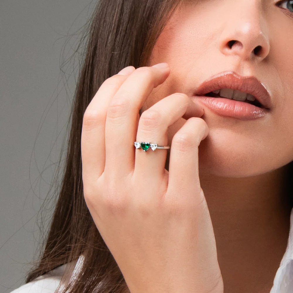 ANELLO DONNA IN ACCIAIO CON CUORI CON ZIRCONI BIANCHI E VERDI - Image 2