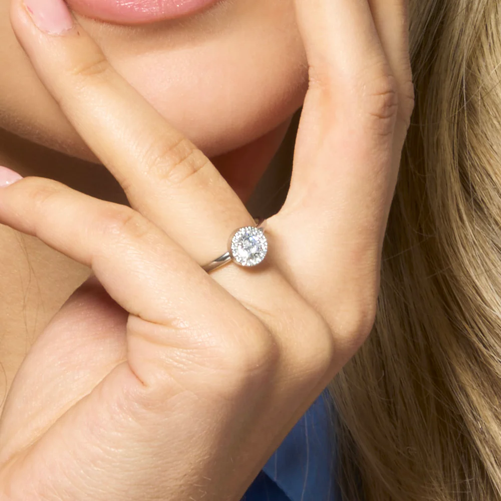 ANELLO DONNA IN ACCIAIO CON ELEMENTO CON ZIRCONI BIANCHI - Image 2