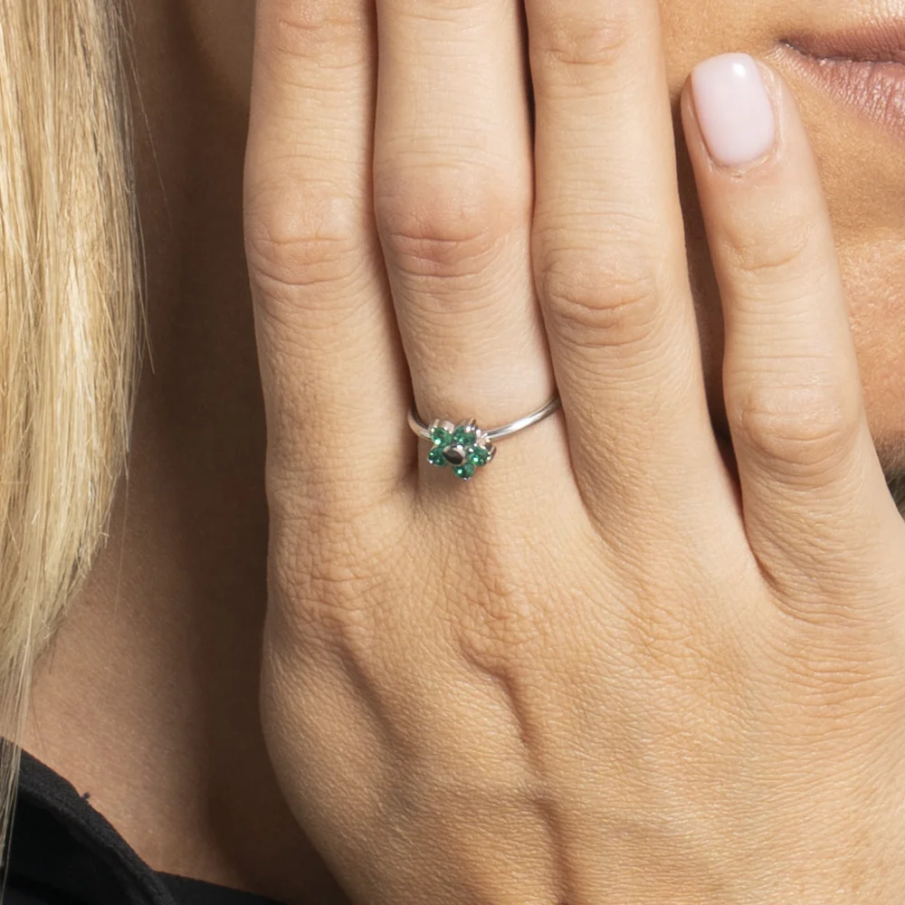 ANELLO DONNA IN ACCIAIO CON FIORE E ZIRCONI VERDI - Image 2