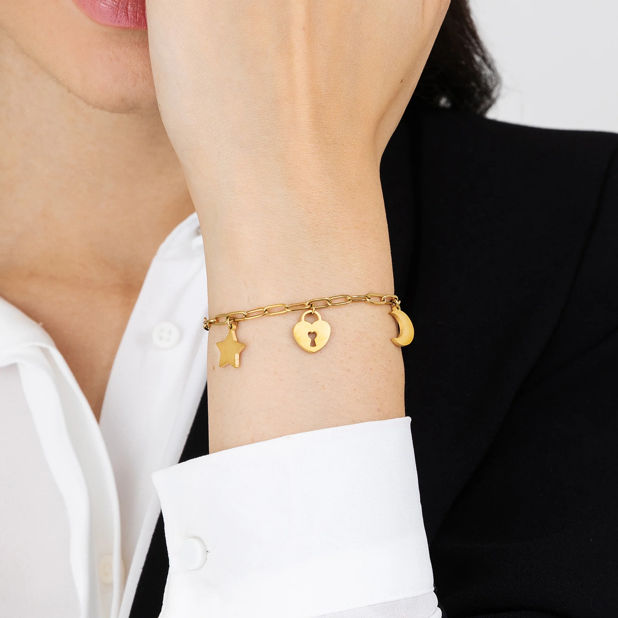BRACCIALE DONNA IN ACCIAIO DORATO CON LUNA, CUORE LUCCHETTO E STELLA - Image 2