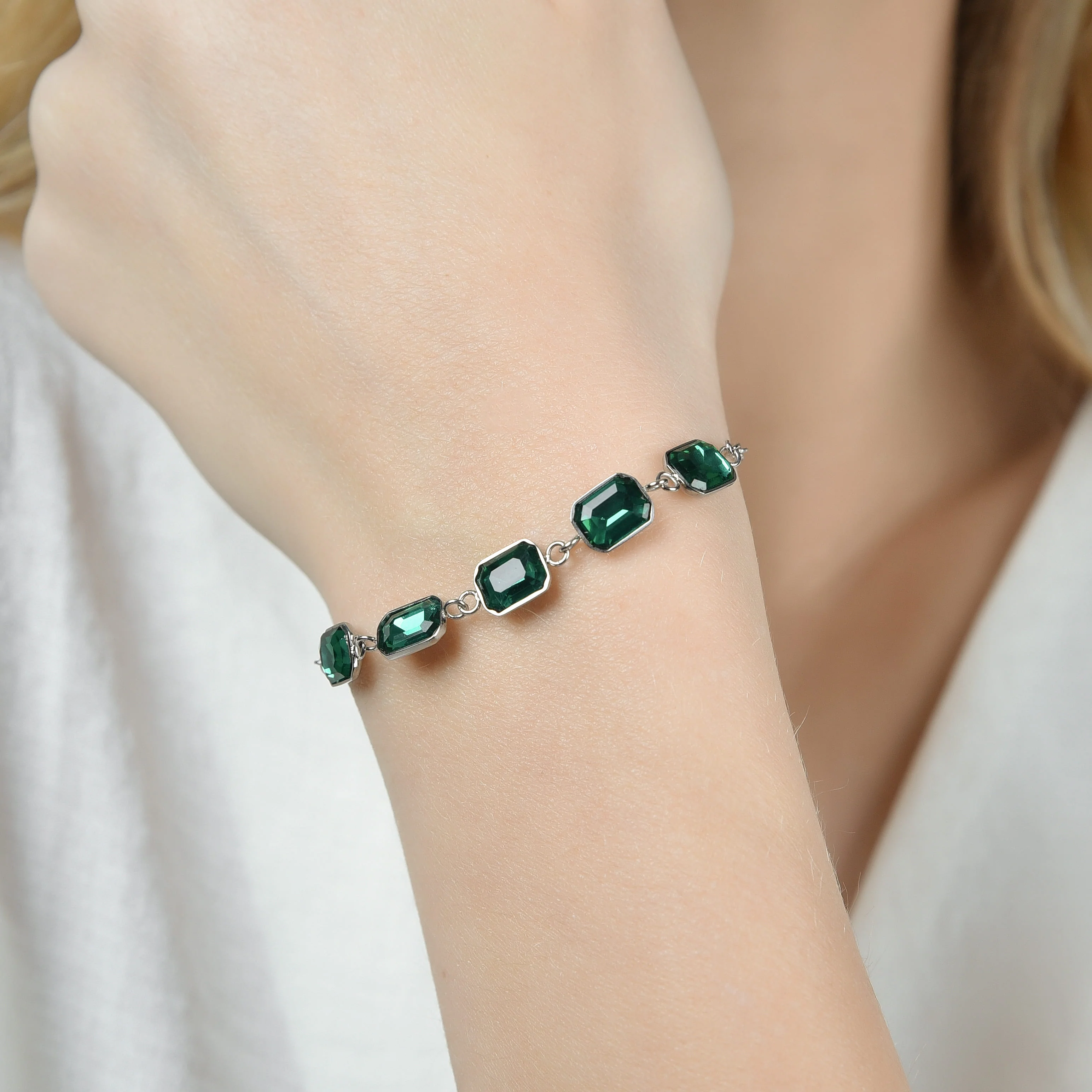 BRACCIALE DONNA IN ACCIAIO CON CRISTALLI VERDI - Image 2
