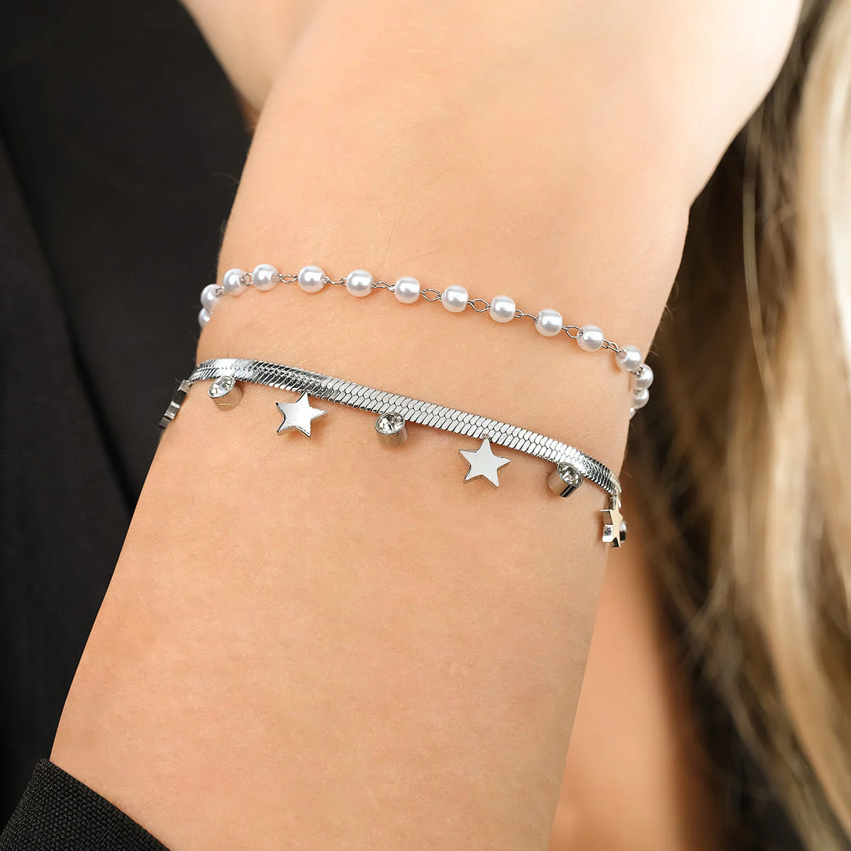 BRACCIALE DONNA IN ACCIAIO CON PERLE BIANCHE, STELLE E CRISTALLI - Image 2