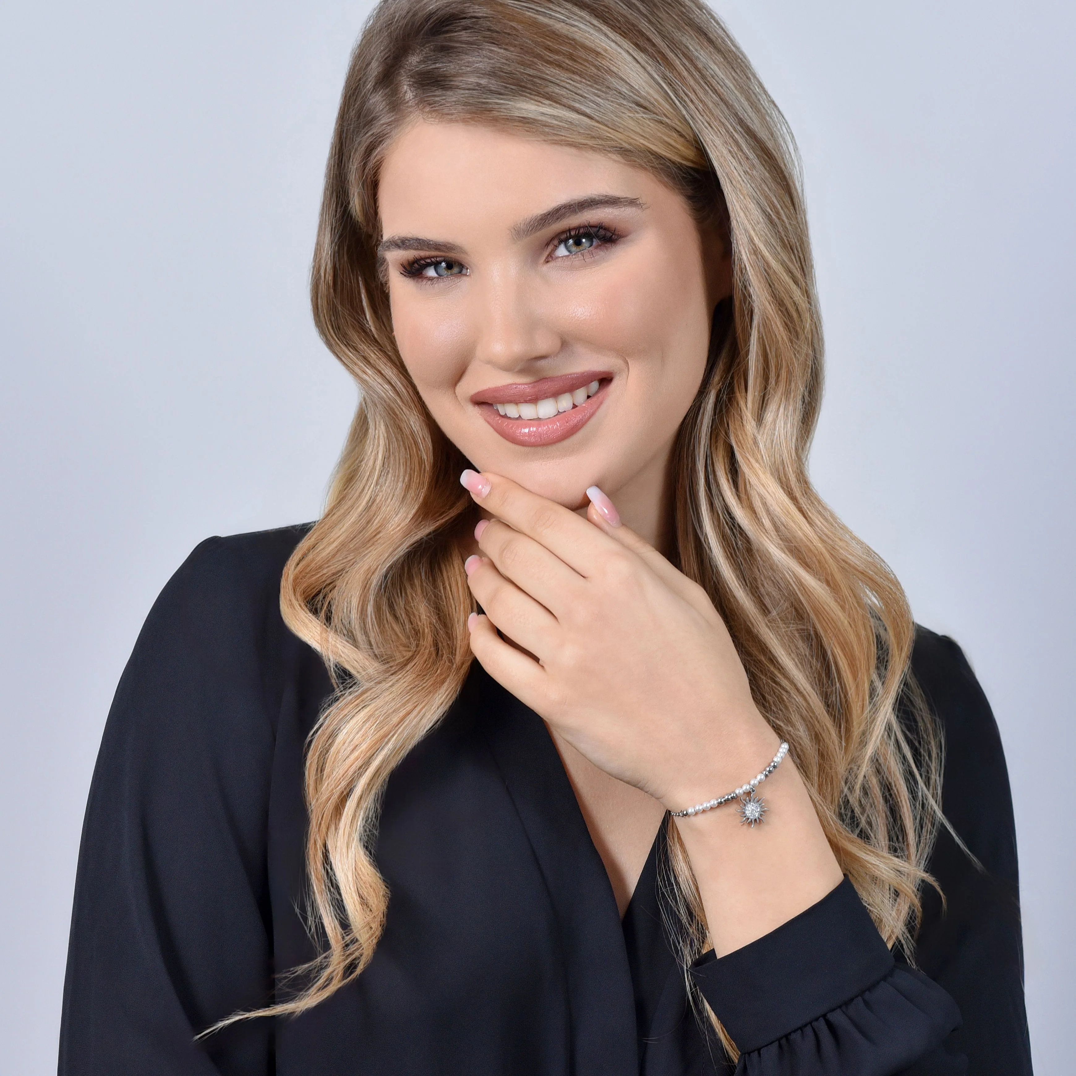 BRACCIALE DONNA IN ACCIAIO CON PERLE SINTETICHE E SOLE - Image 3