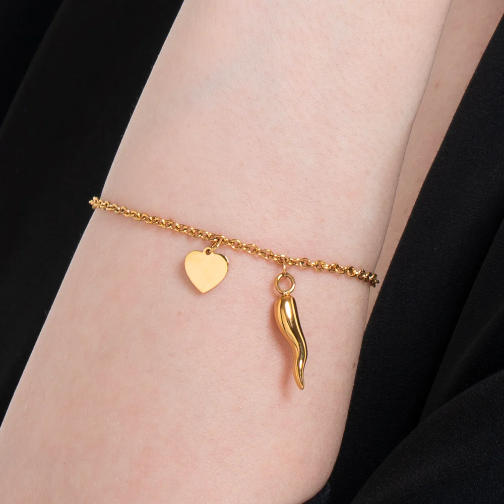 BRACCIALE DONNA IN ACCIAIO E IP GOLD CON CORNO E CUORE - Image 2