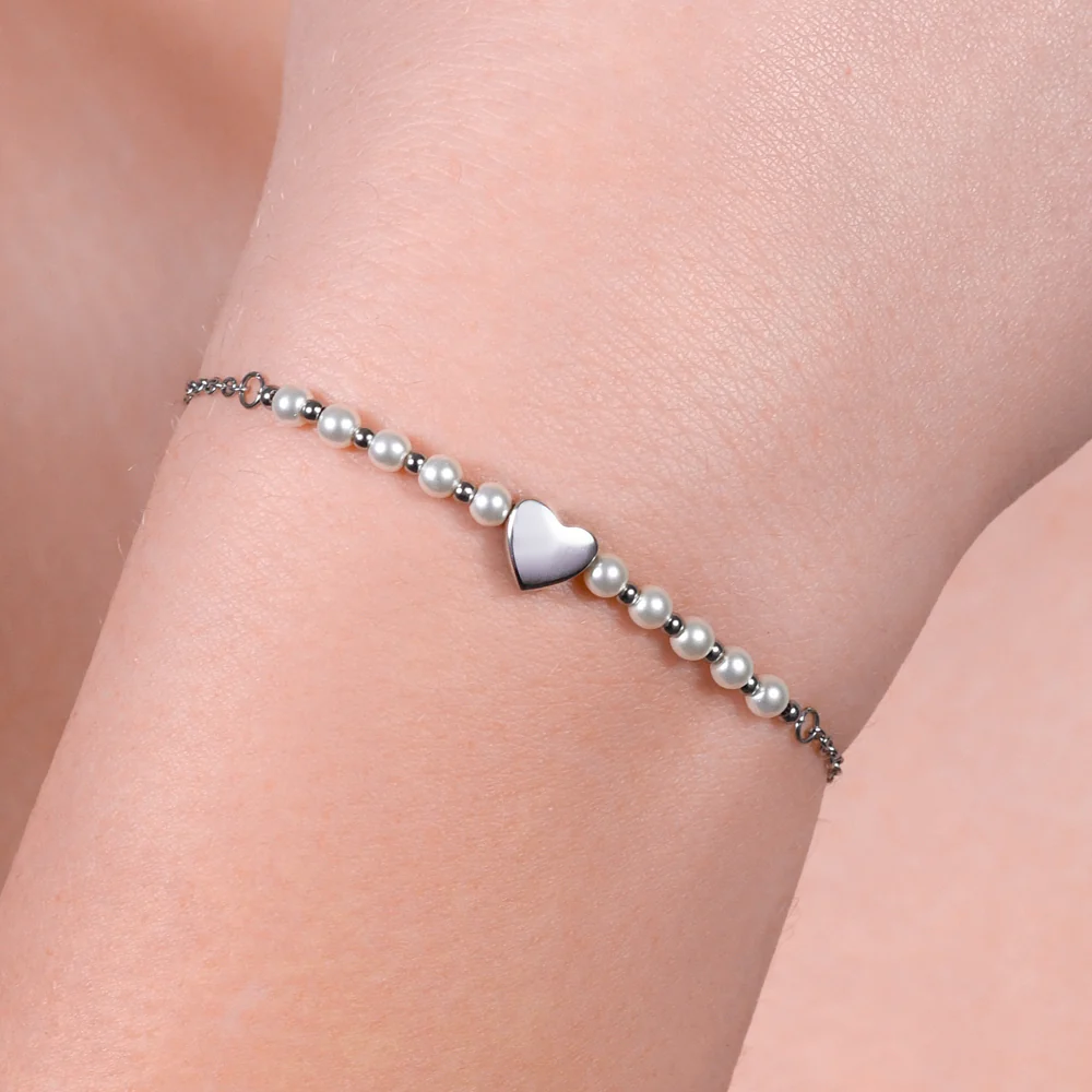 BRACCIALE DONNA IN ACCIAIO E PERLE SINTETICHE BIANCHE CON CUORE - Image 2