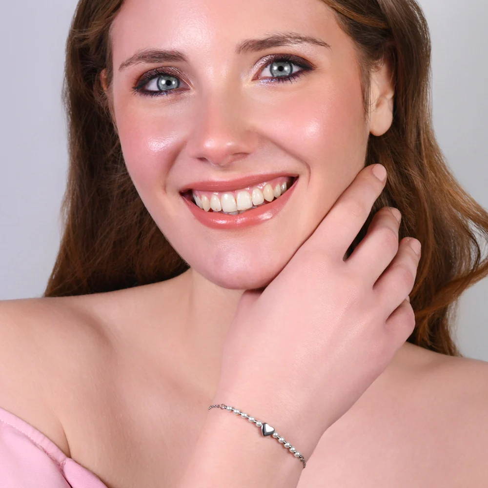 BRACCIALE DONNA IN ACCIAIO E PERLE SINTETICHE BIANCHE CON CUORE - Image 3