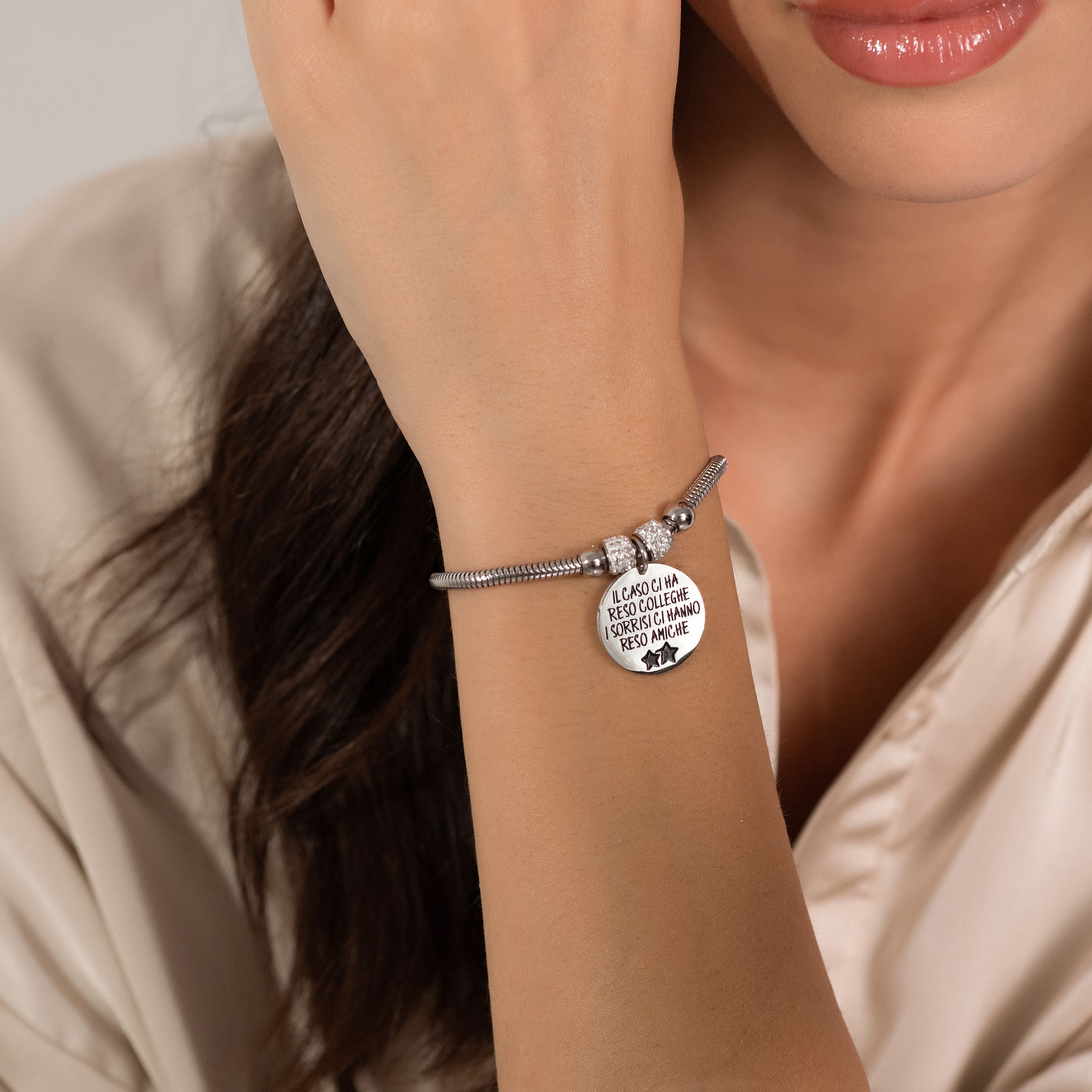 BRACCIALE DONNA IN ACCIAIO IL CASO CI HA RESO COLLEGHE I SORRISI CI HANNO RESO A - Image 2