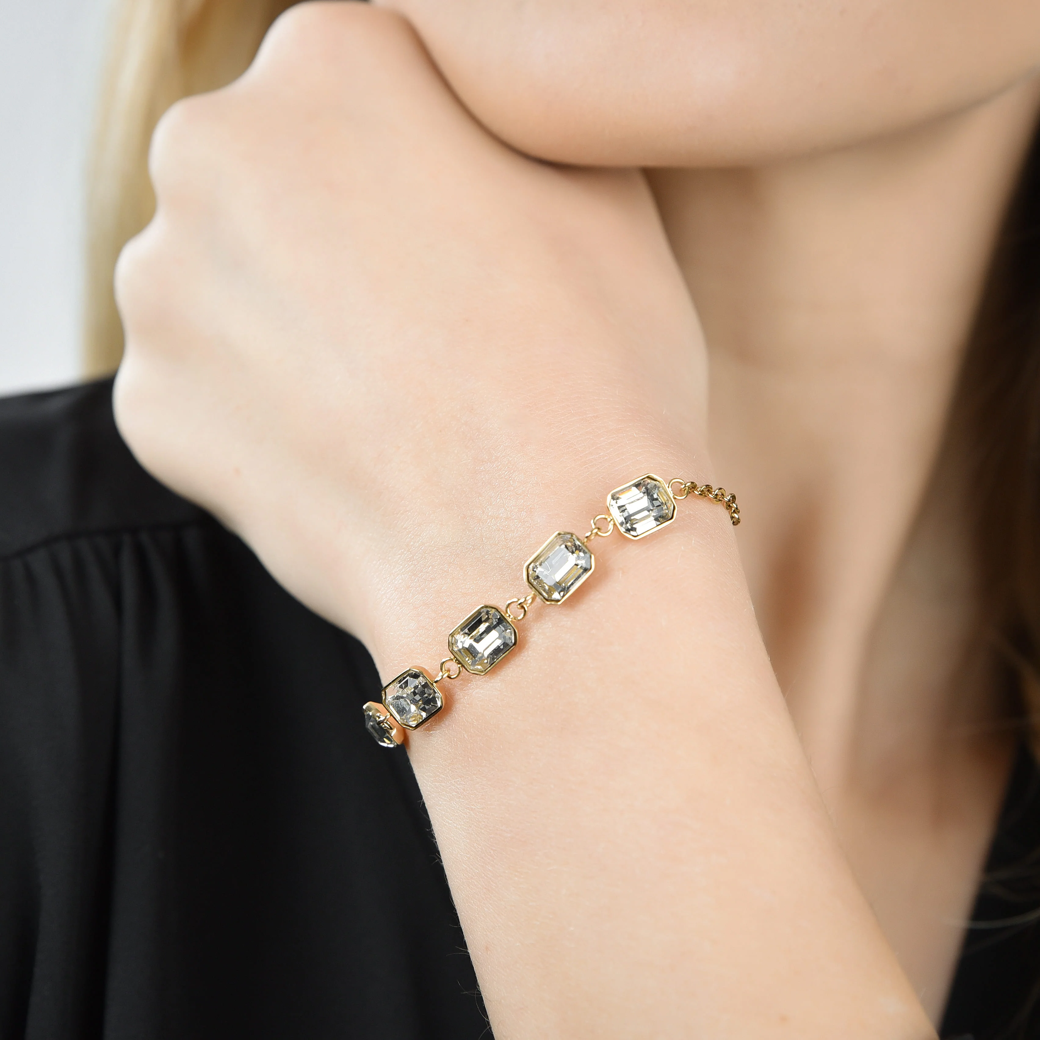 BRACCIALE DONNA IN ACCIAIO IP GOLD CON CRISTALLI BIANCHI - Image 2