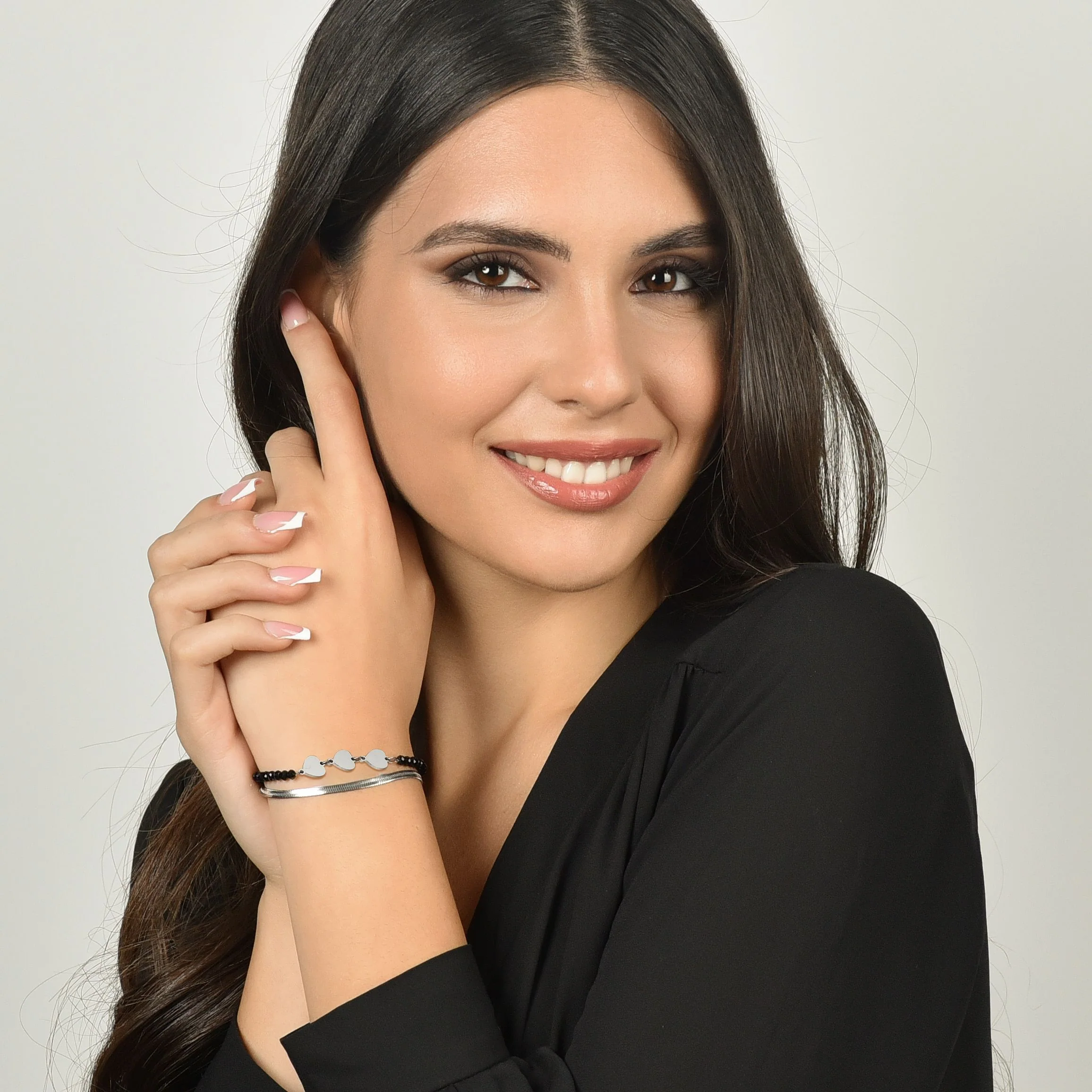 BRACCIALE DONNA MULTIFILO IN ACCIAIO CON CRISTALLI NERI E CUORI - Image 3