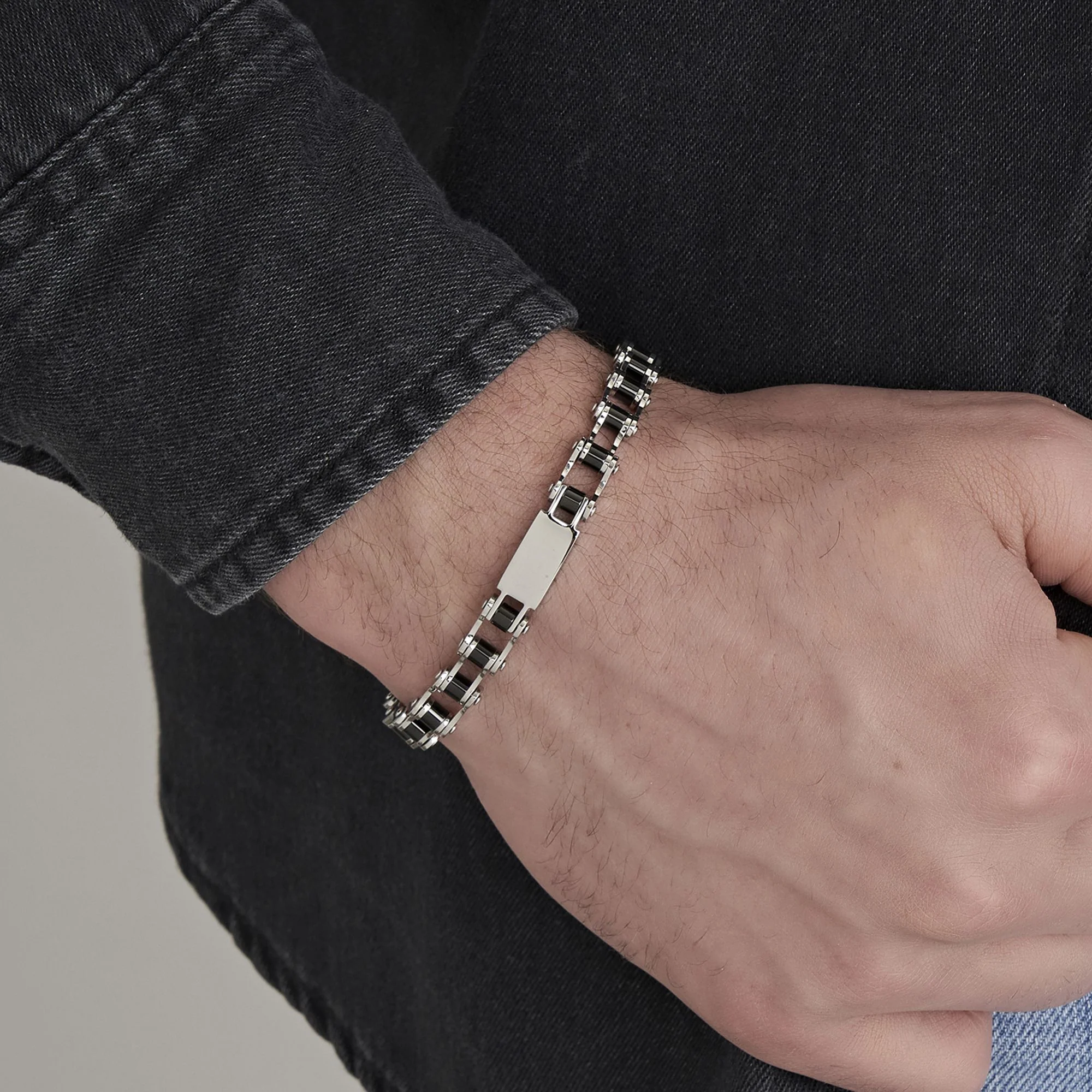 BRACCIALE UOMO IN ACCIAIO CON ELEMENTI IN IP NERO - Image 2