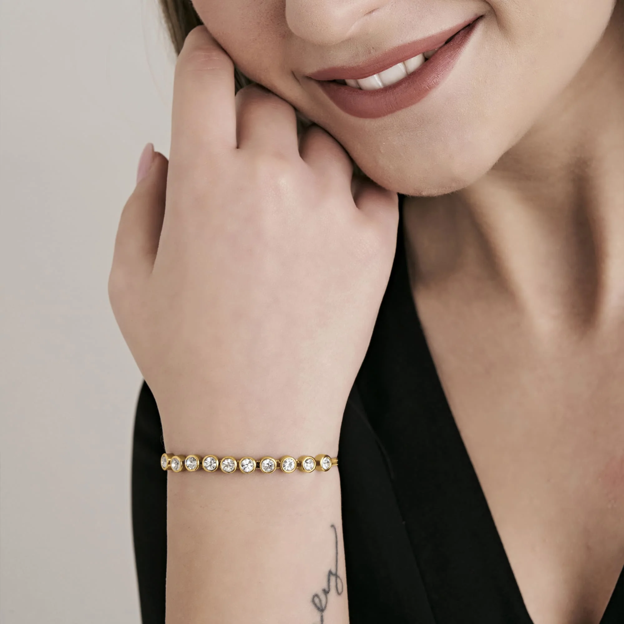 BRACCIALE DONNA IN ACCIAIO IP GOLD CON PIETRE BIANCHE - Image 3