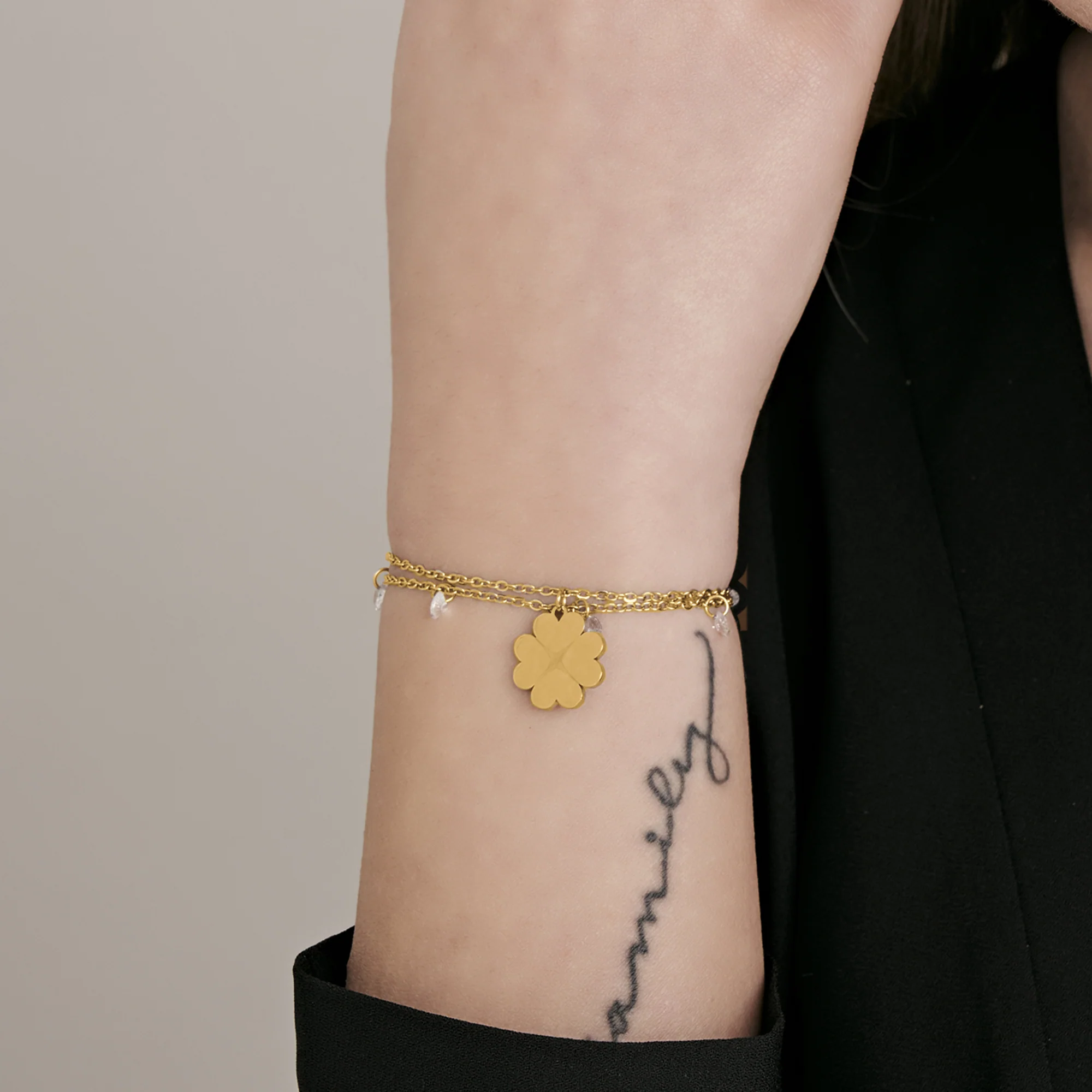 BRACCIALE DONNA IN ACCIAIO IP GOLD CON QUADRIFOGLIO E CRISTALLI - Image 2