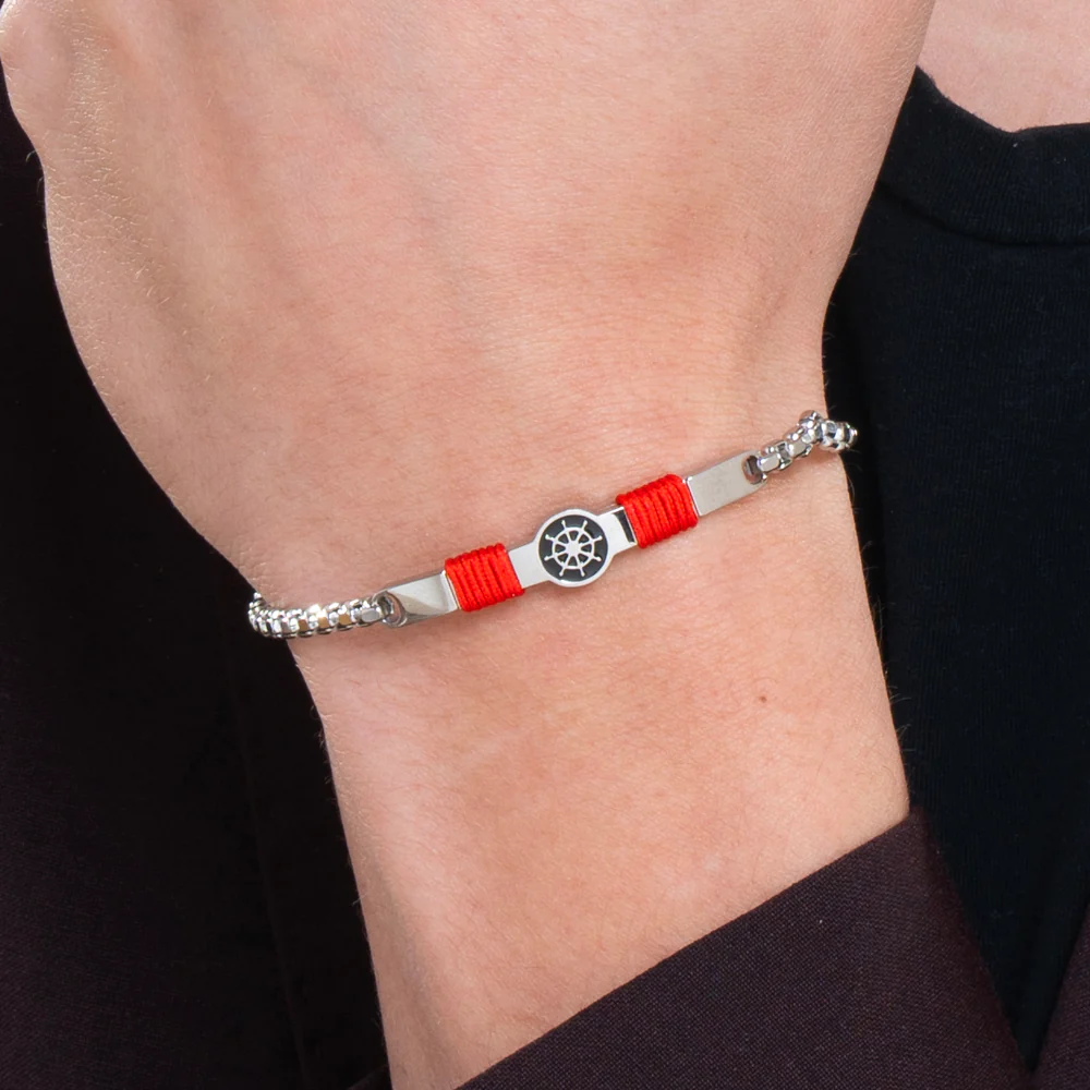 BRACCIALE IN ACCIAIO, PIASTRA CON SMALTO NERO E TIMONE E CORDA ROSSA - Image 2