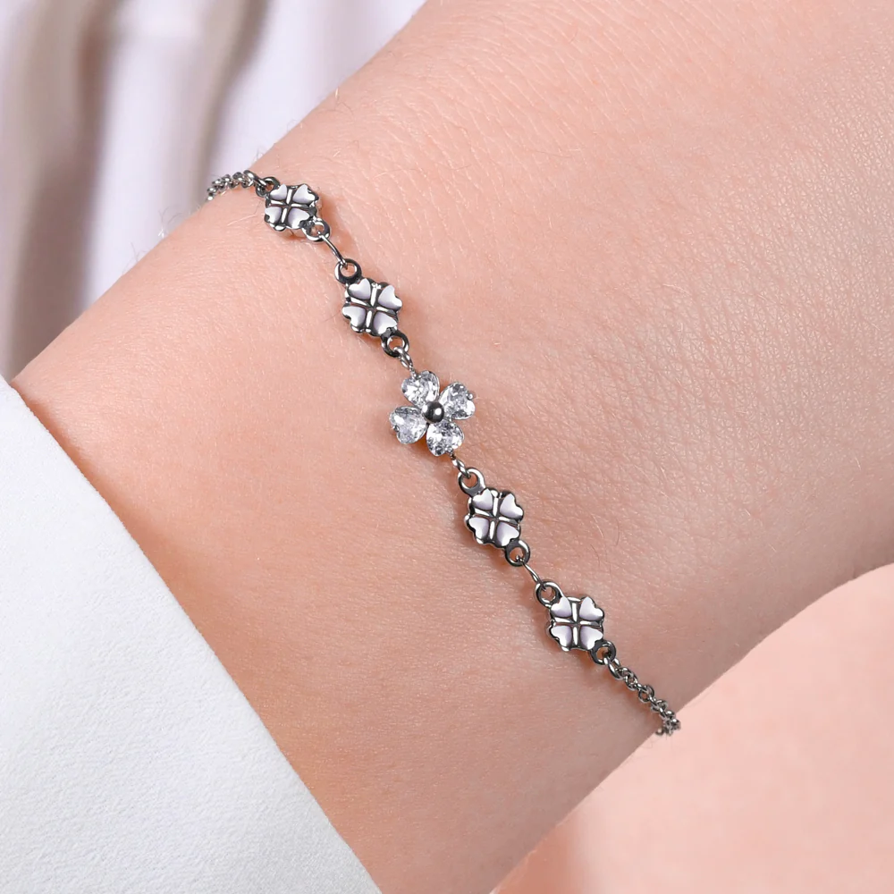 BRACCIALE IN ACCIAO CON QUADRIFOGLI E ZIRCONI BIANCHI - Image 2
