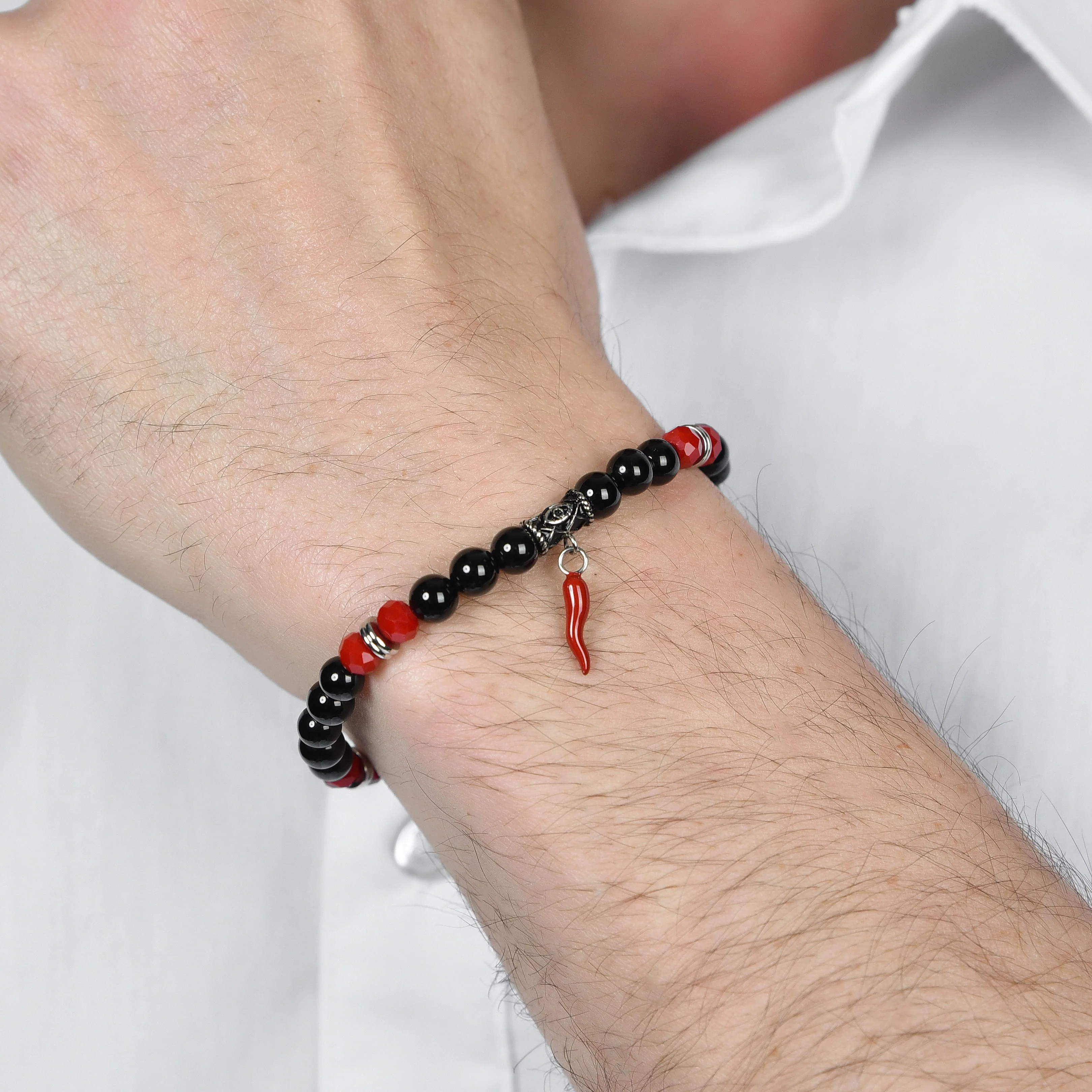 BRACCIALE UOMO ELASTICO CON PIETRE NERE E ROSSE E CORNO ROSSO - Image 2