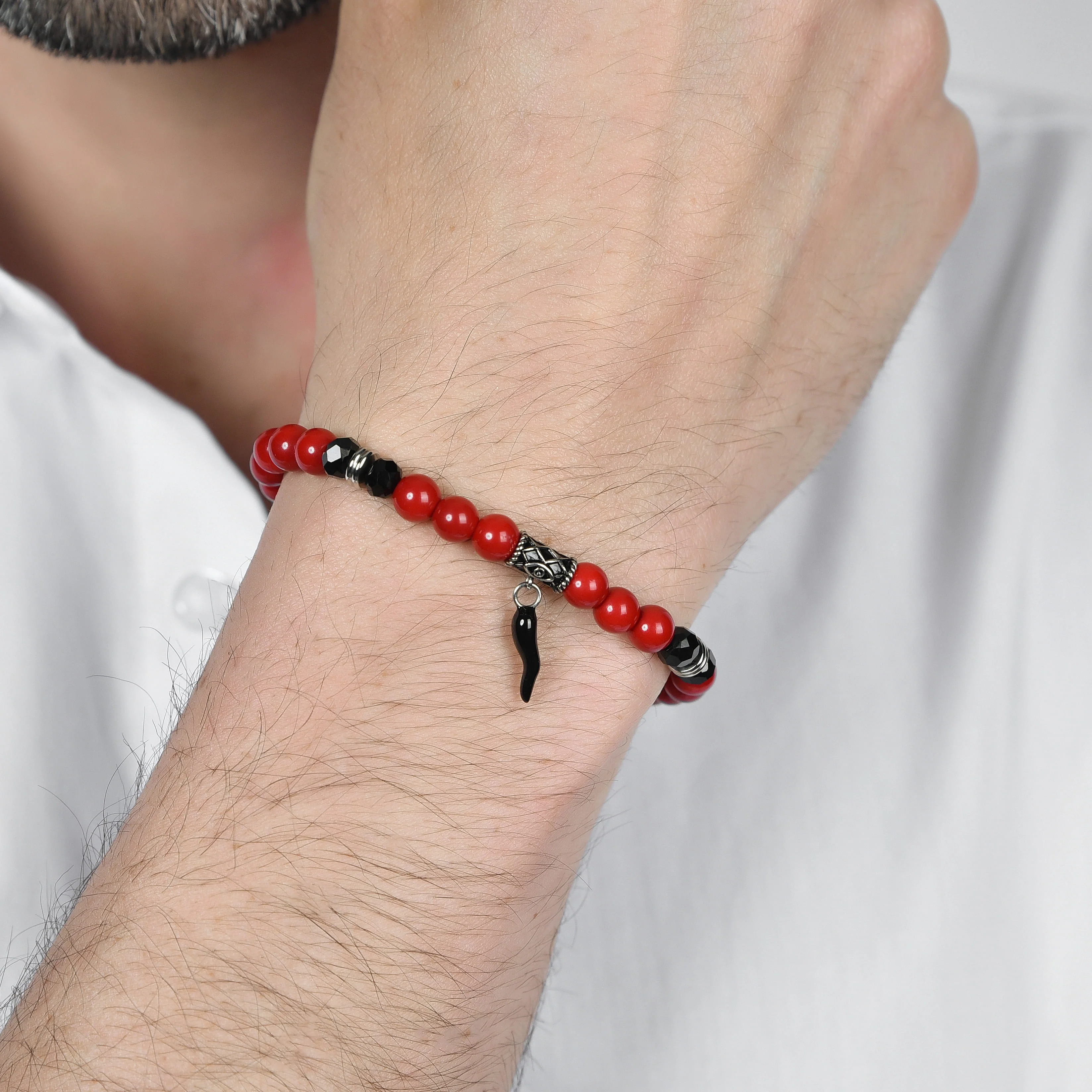 BRACCIALE UOMO ELASTICO CON PIETRE ROSSE E NERE E CORNO NERO - Image 2