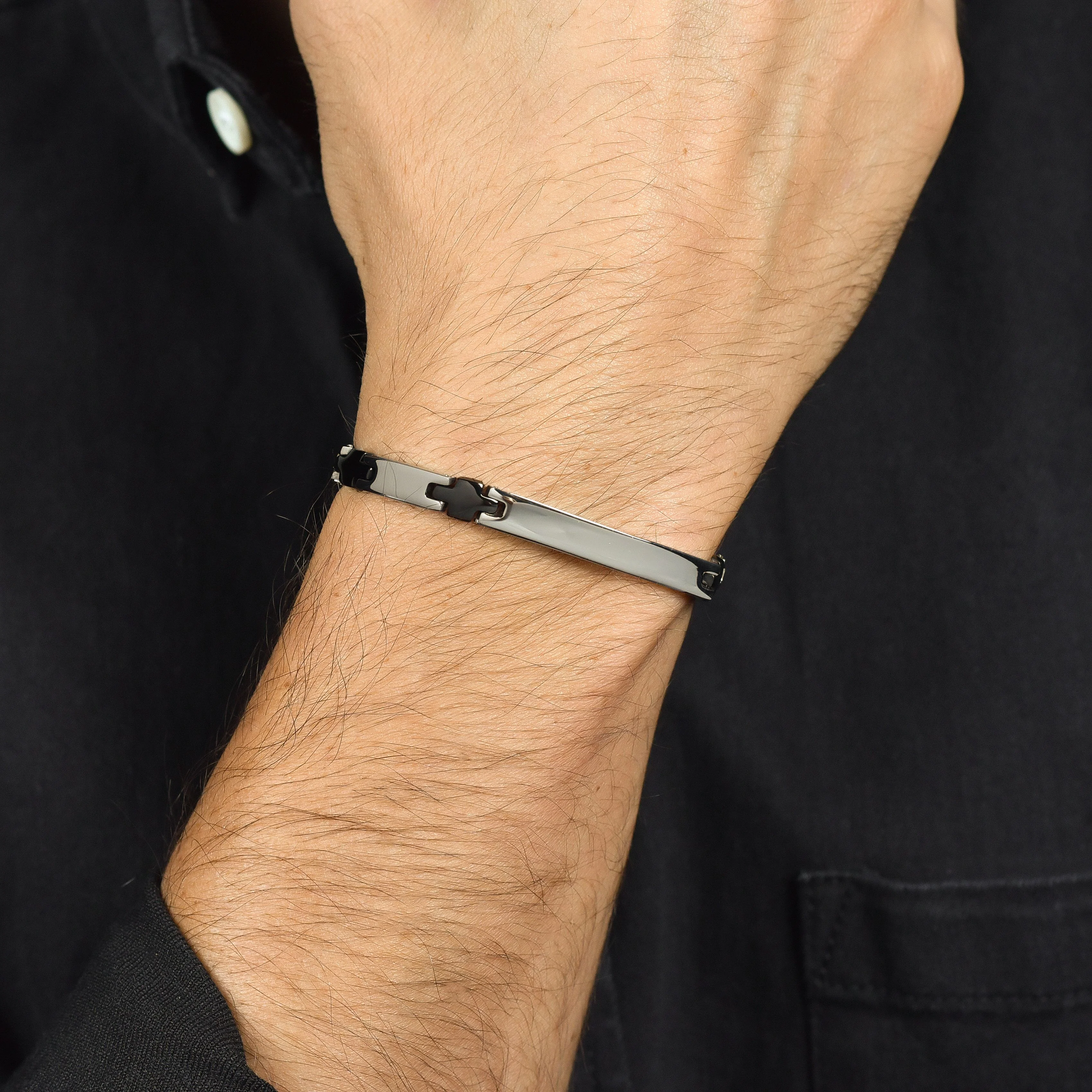 BRACCIALE UOMO IN ACCIAIO CON PIASTRA E CROCI IP NERO - Image 2