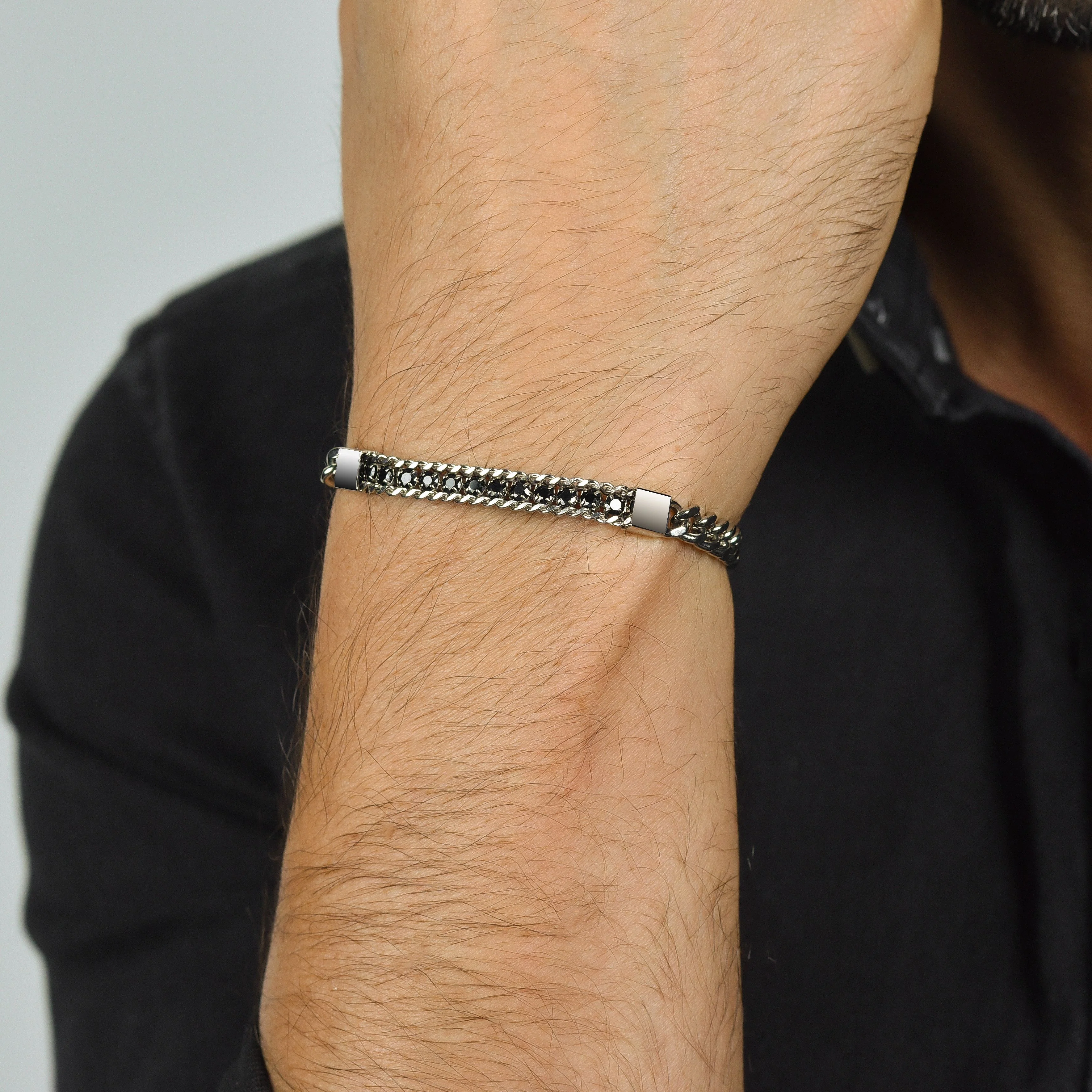 BRACCIALE UOMO IN ACCIAIO ELEMENTO CON CRISTALLI NERI - Image 2