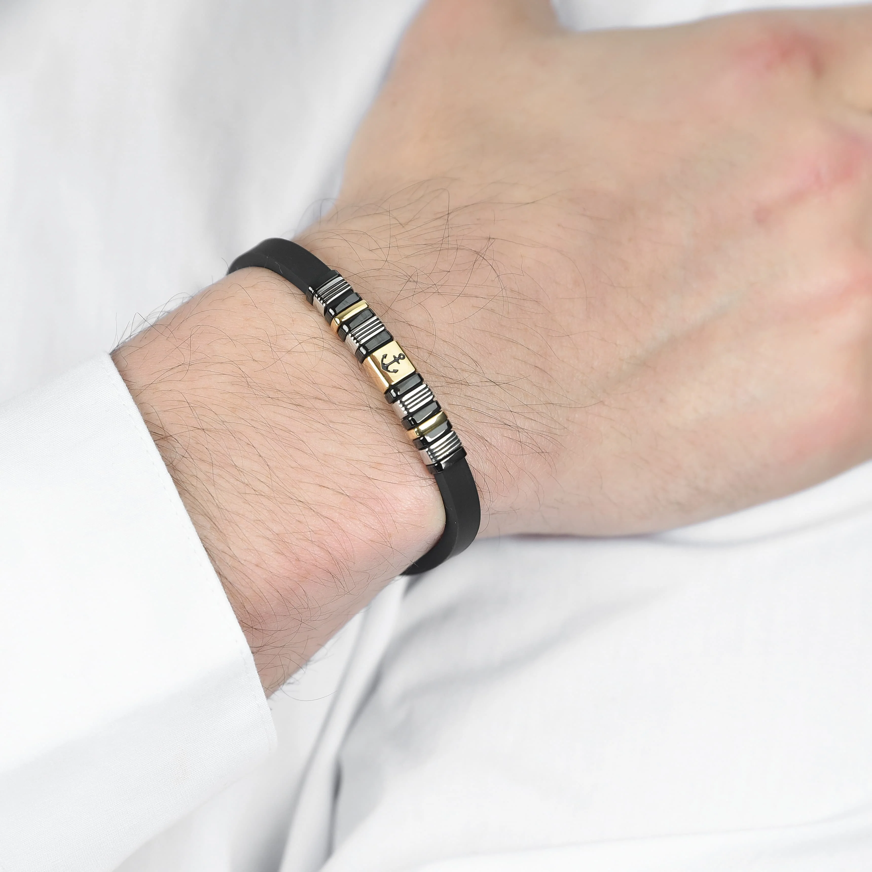 BRACCIALE UOMO SILICONE NERO CON ELEMENTI IN ACCIAIO IP GOLD E NERO CON ANCORA - Image 2