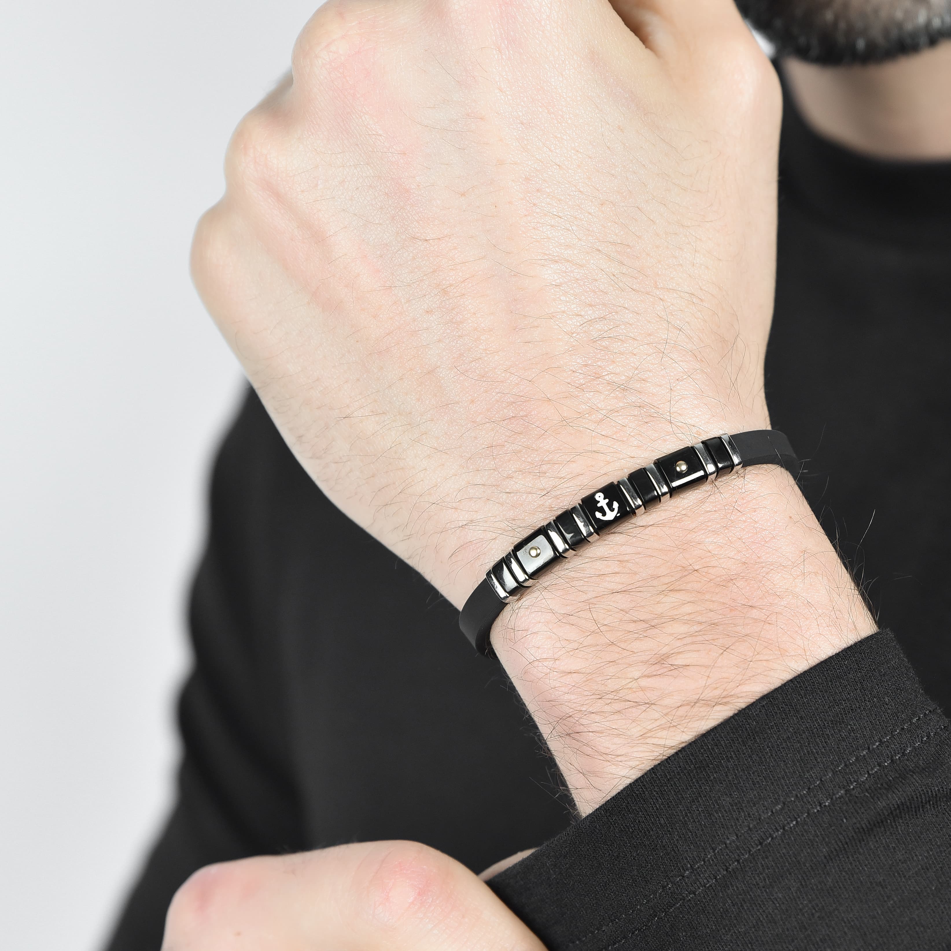 BRACCIALE UOMO SILICONE NERO CON ELEMENTI IN ACCIAIO, IP NERO E GOLD CON ANCORA - Image 2