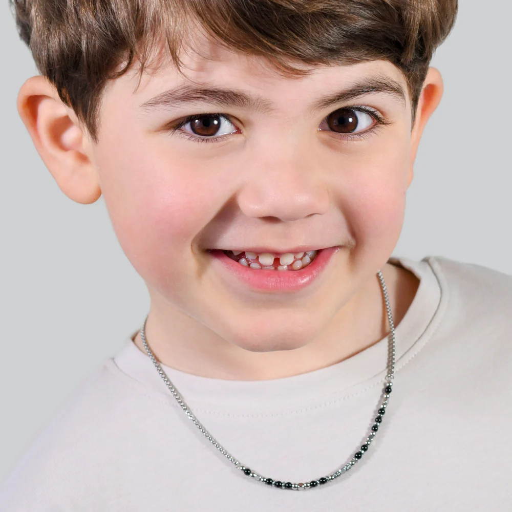 COLLANA BAMBINO IN ACCIAIO CON PIETRE NERE E GRIGIE - Image 3