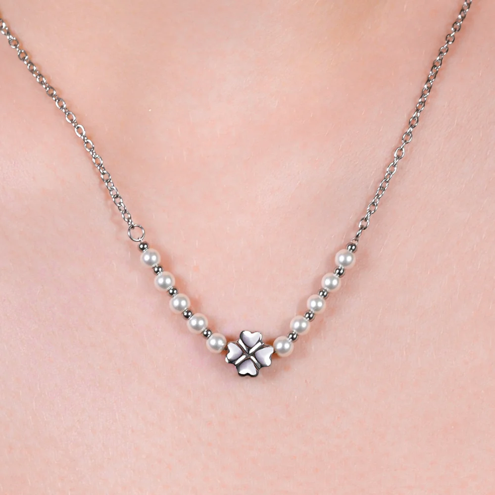 COLLANA DONNA CON QUADRIFOGLIO IN ACCIAIO E PERLE BIANCHE - Image 2