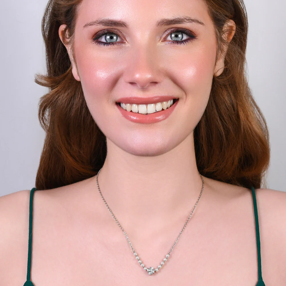 COLLANA DONNA CON QUADRIFOGLIO IN ACCIAIO E PERLE BIANCHE - Image 3