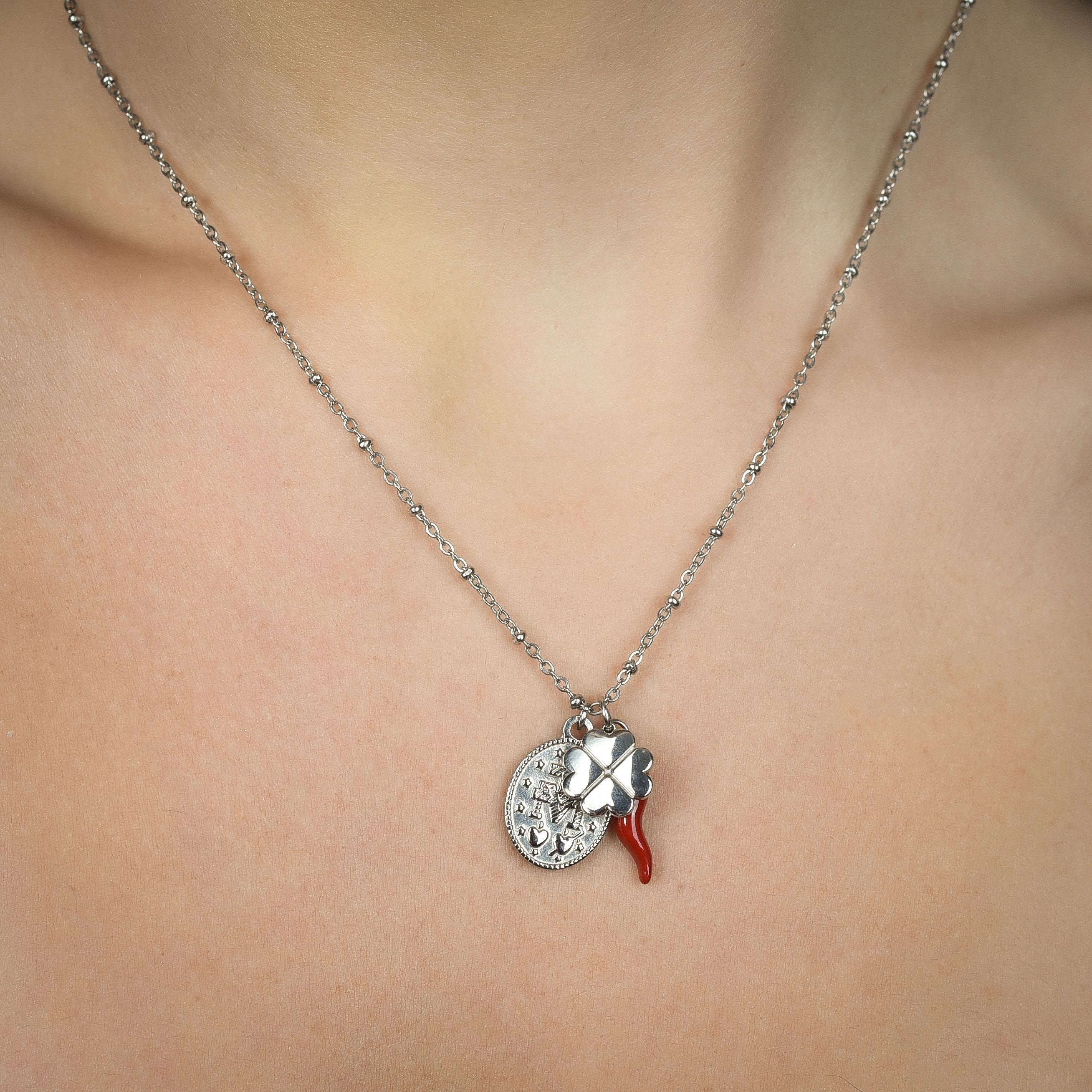 COLLANA DONNA IN ACCIAIO CON CHARM QUADRIFOGLIO, CORNO E MADONNA - Image 2