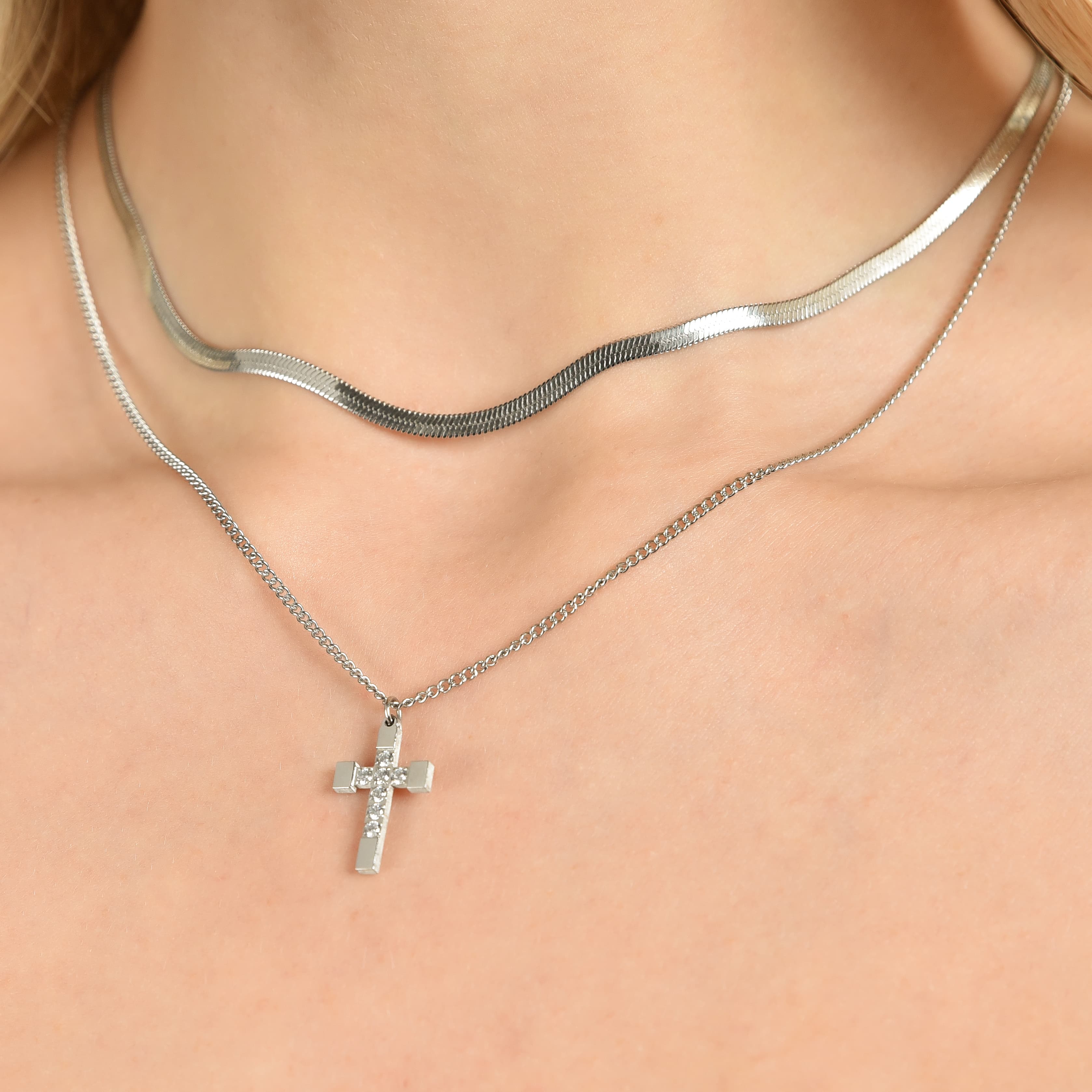 COLLANA DONNA IN ACCIAIO CON CROCE CON CRISTALLI BIANCHI - Image 2