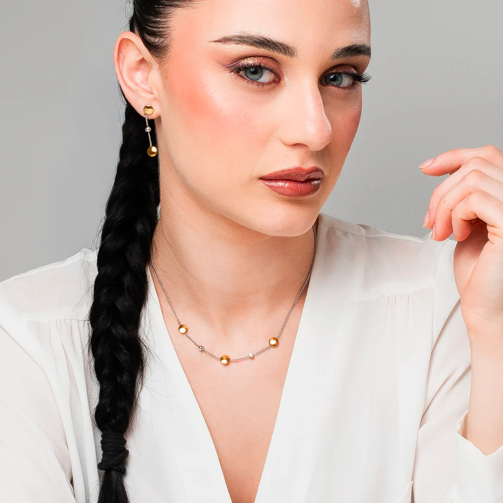 COLLANA DONNA IN ACCIAIO CON ELEMENTI IN ACCIAIO IP GOLD E CRISTALLI BIANCHI - Image 4