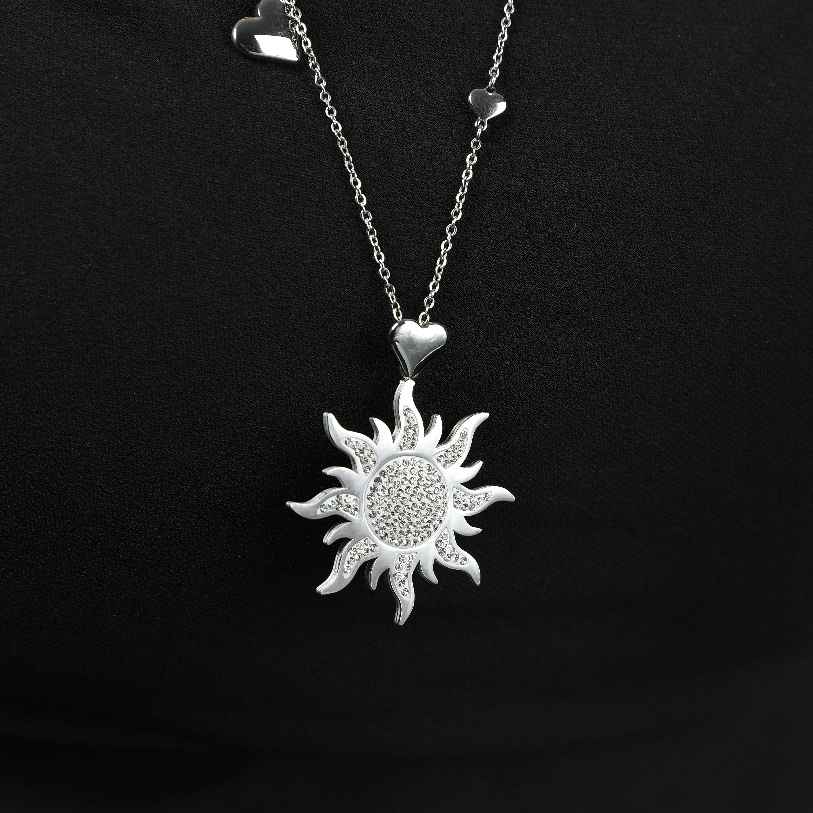 COLLANA DONNA IN ACCIAIO CON SOLE CON CRISTALLI BIANCHI - Image 2