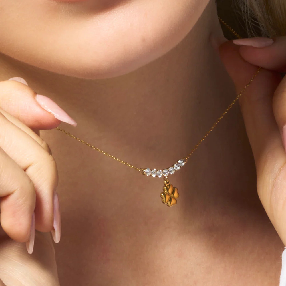 COLLANA DONNA IN ACCIAIO IP GOLD CON QUADRIFOGLIO E ZIRCONI BIANCHI - Image 2