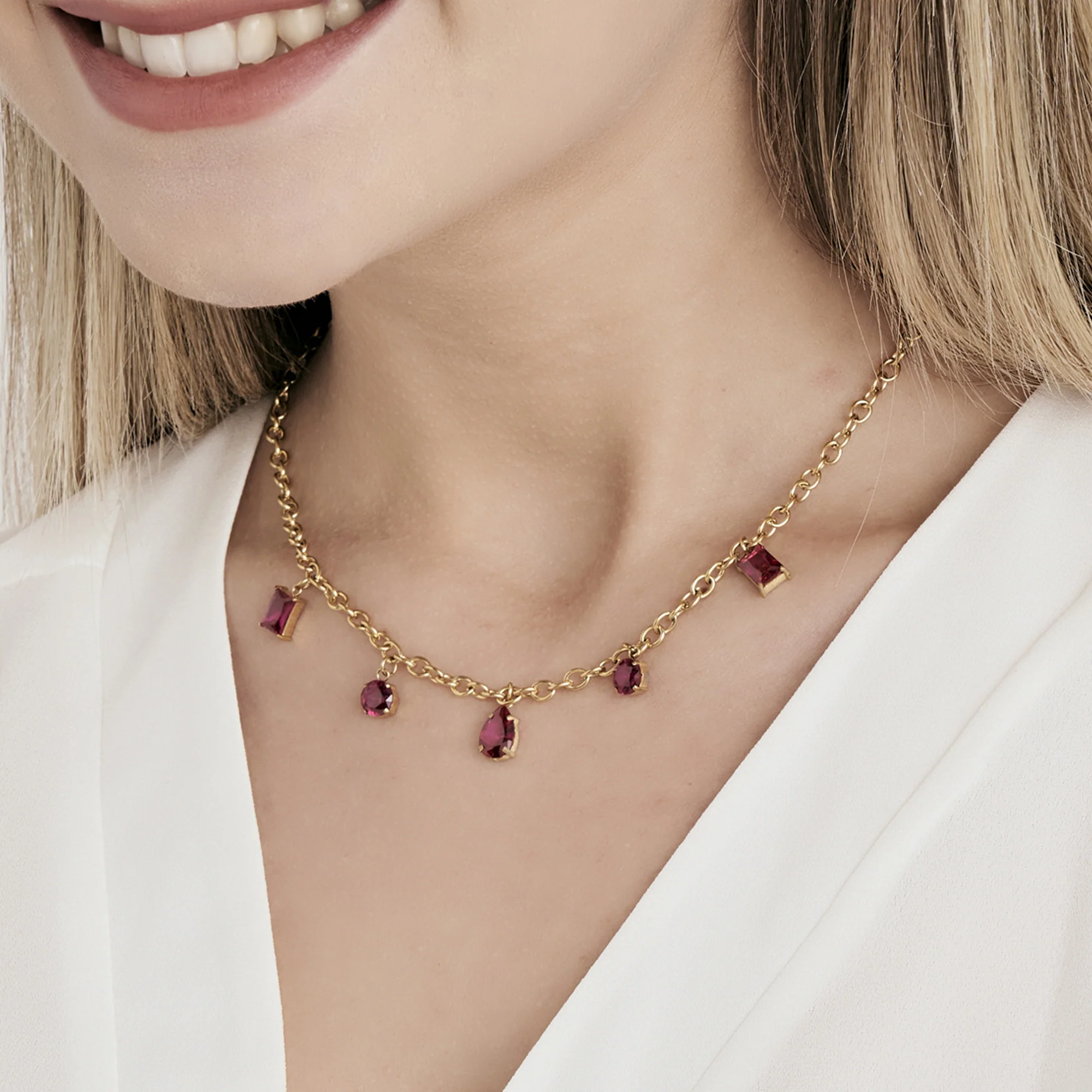 COLLANA DONNA IN ACCIAIO IP GOLD CON CRISTALLI FUCSIA PENDENTI - Image 2