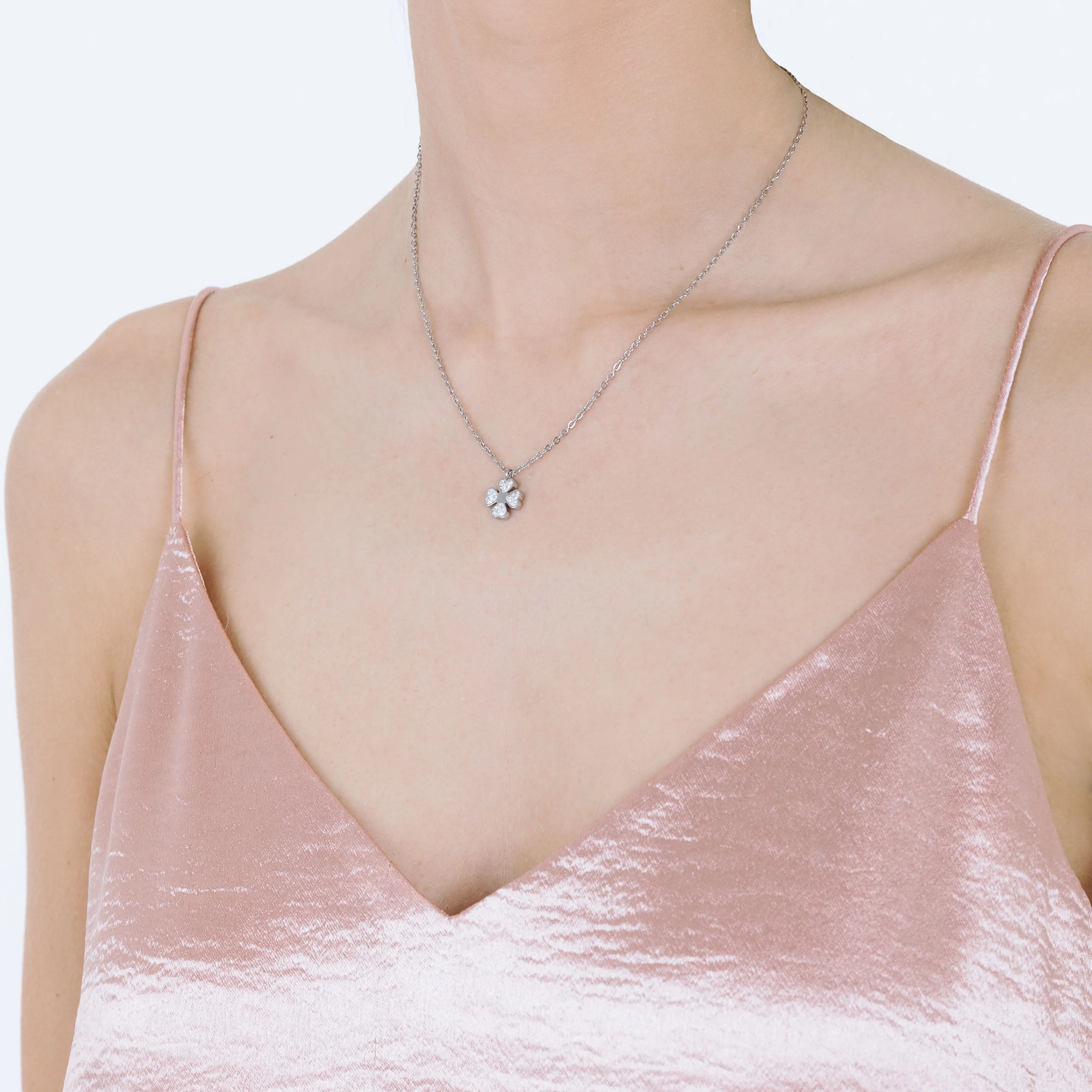COLLANA DONNA IN ACCIAIO CON QUADRIFOGLIO E CRISTALLI BIANCHI - Image 3