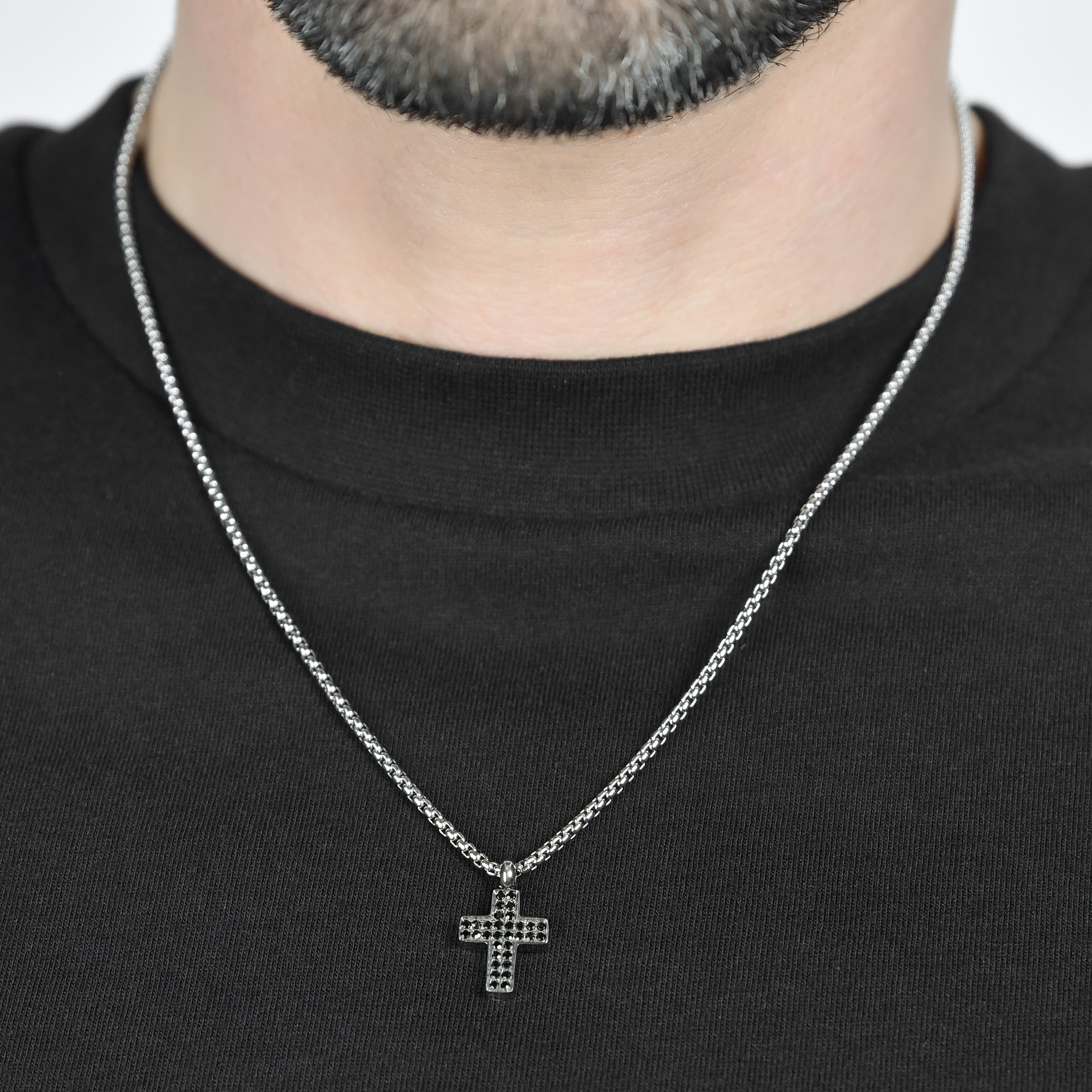 COLLANA UOMO IN ACCIAIO CON CROCE CON CRISTALLI NERI - Image 2