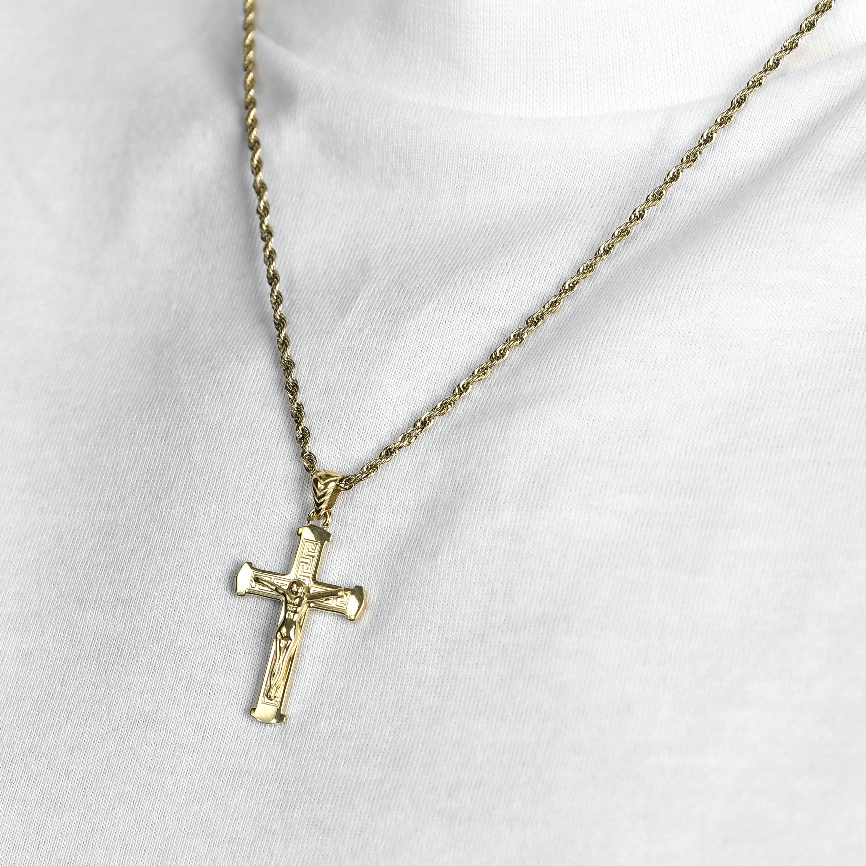 COLLANA UOMO IN ACCIAIO IP GOLD CON CROCEFISSO - Image 2