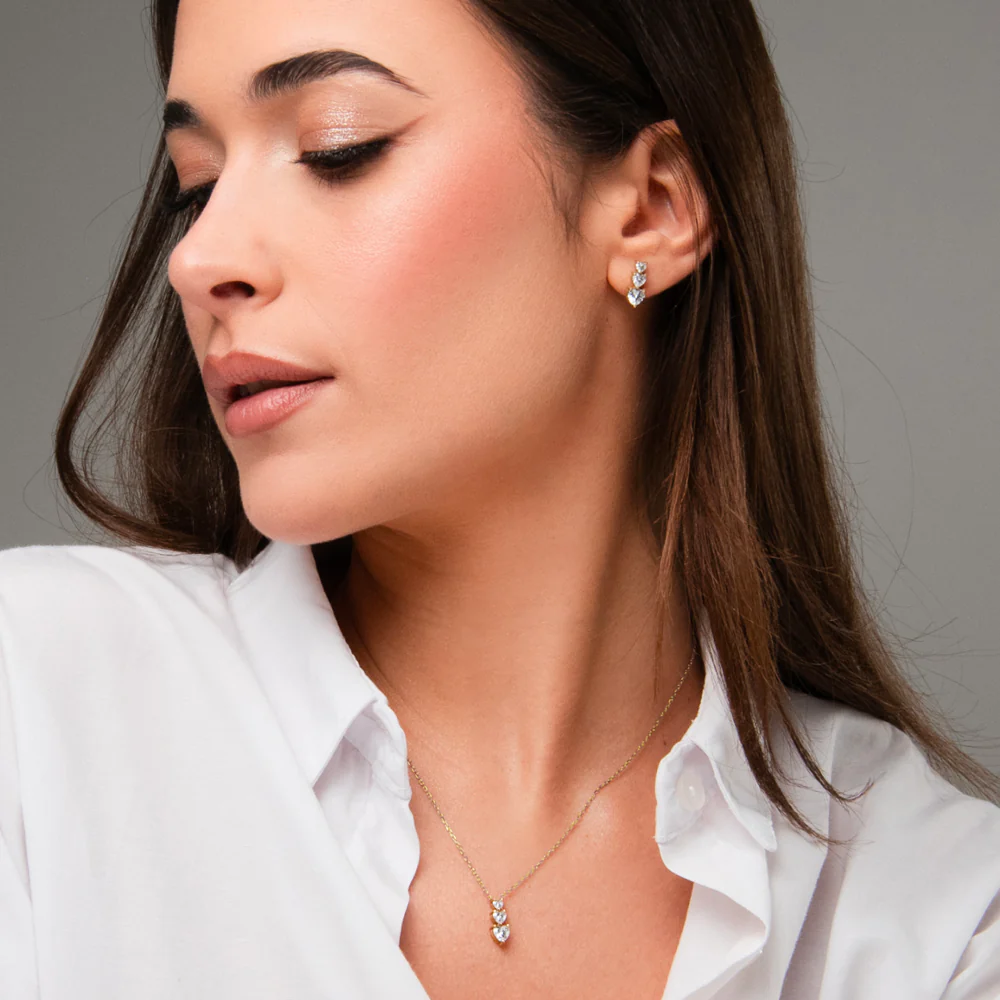 MONO ORECCHINO DONNA IN ACCIAIO IP GOLD CON CUORI CON ZIRCONI BIANCHI - Image 4