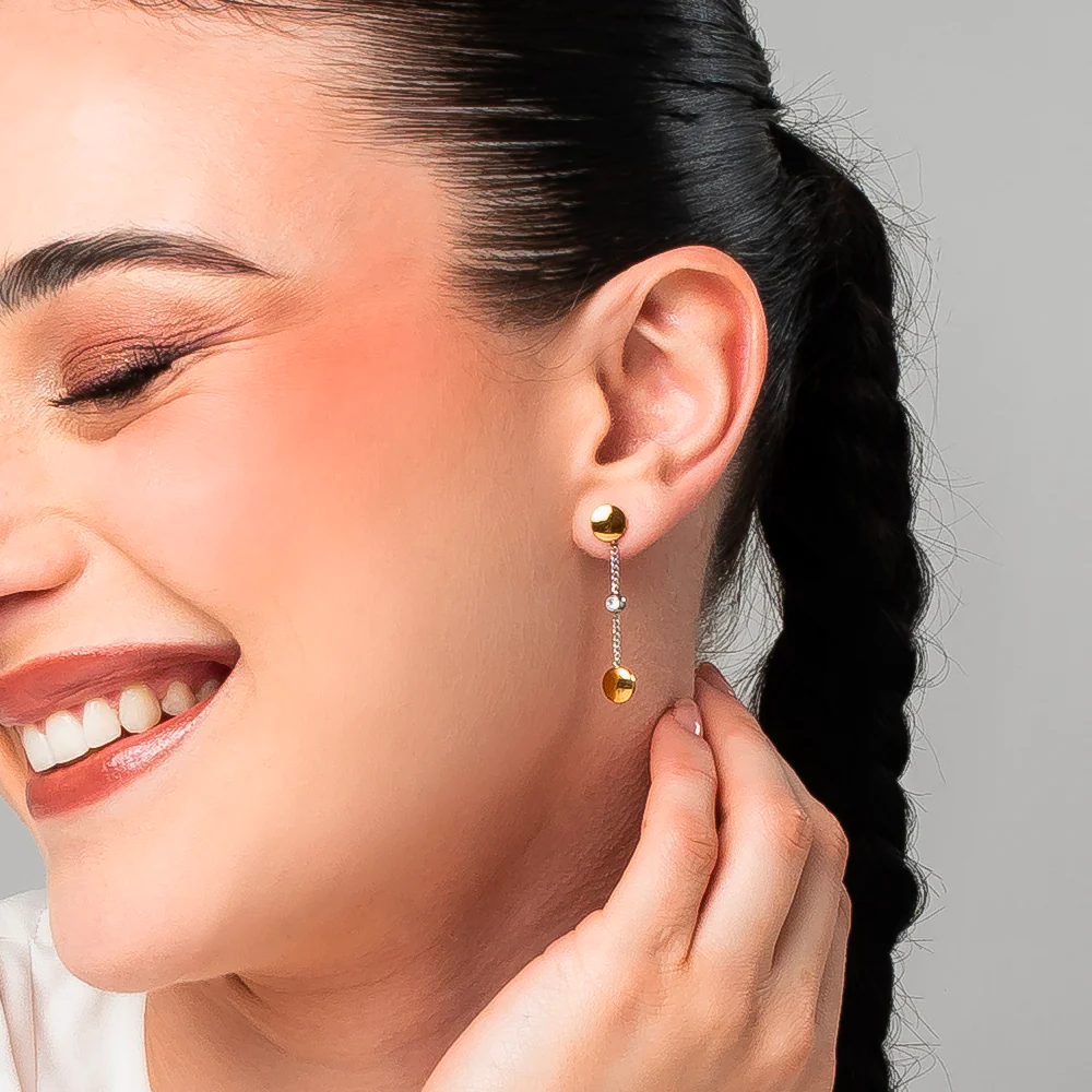 ORECCHINI DONNA IN ACCIAIO CON ELEMENTI IN ACCIAIO IP GOLD E CRISTALLI BIANCHI - Image 2