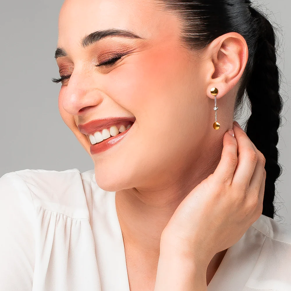 ORECCHINI DONNA IN ACCIAIO CON ELEMENTI IN ACCIAIO IP GOLD E CRISTALLI BIANCHI - Image 3