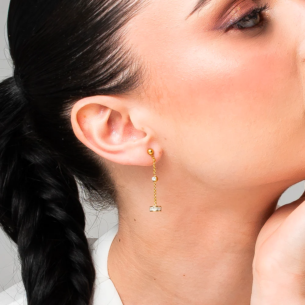 ORECCHINI DONNA IN ACCIAIO IP GOLD, BUSSOLOTTO ED ELEMENTI CON ZIRCONI BIANCHI - Image 2