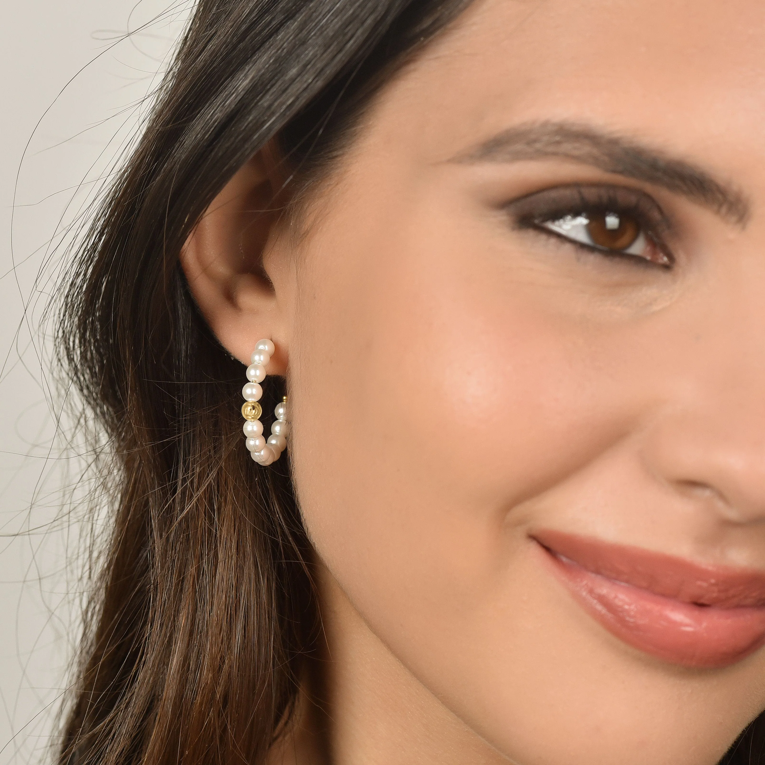 ORECCHINI DONNA IN ACCIAIO IP GOLD CON PERLE ED ELEMENTI IN ACCIAIO - Image 2