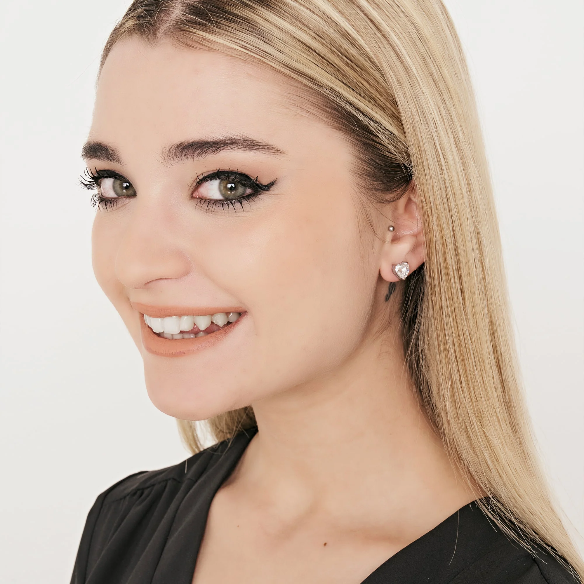 ORECCHINI DONNA IN ACCIAIO CON CRISTALLI BIANCHI A FORMA DI CUORE - Image 3