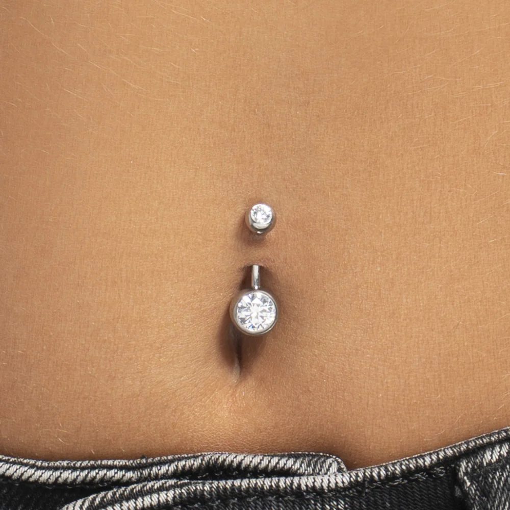 PIERCING OMBELICO DONNA IN ACCIAIO CON SFERICA ZIRCONI BIANCHI - Image 2